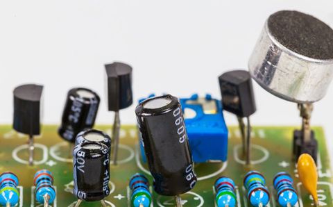 無功補償電容器漏油，可以繼續(xù)使用嗎？